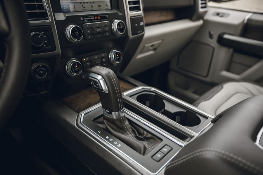Детали интерьера Ford F-150 Limited SuperCrew 2018 года  (фото 51 из 59)